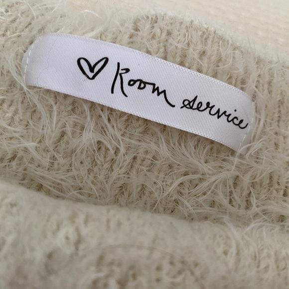 Fuzzy Off the Shoulder M boutique top - Picture 2 of 3